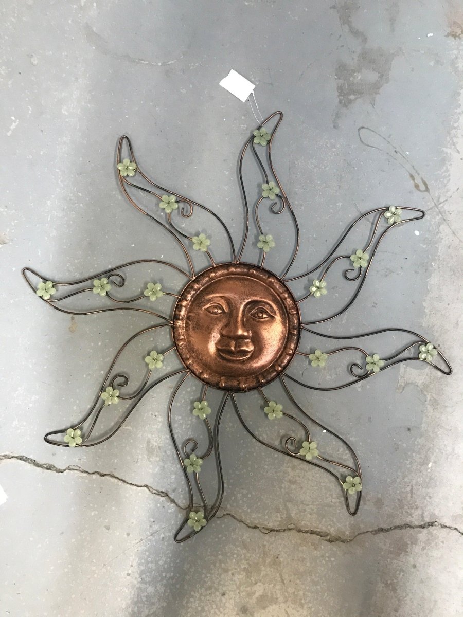 METAL SUN WITH GREEN FLOWERS - Rustic Furniture Outlet