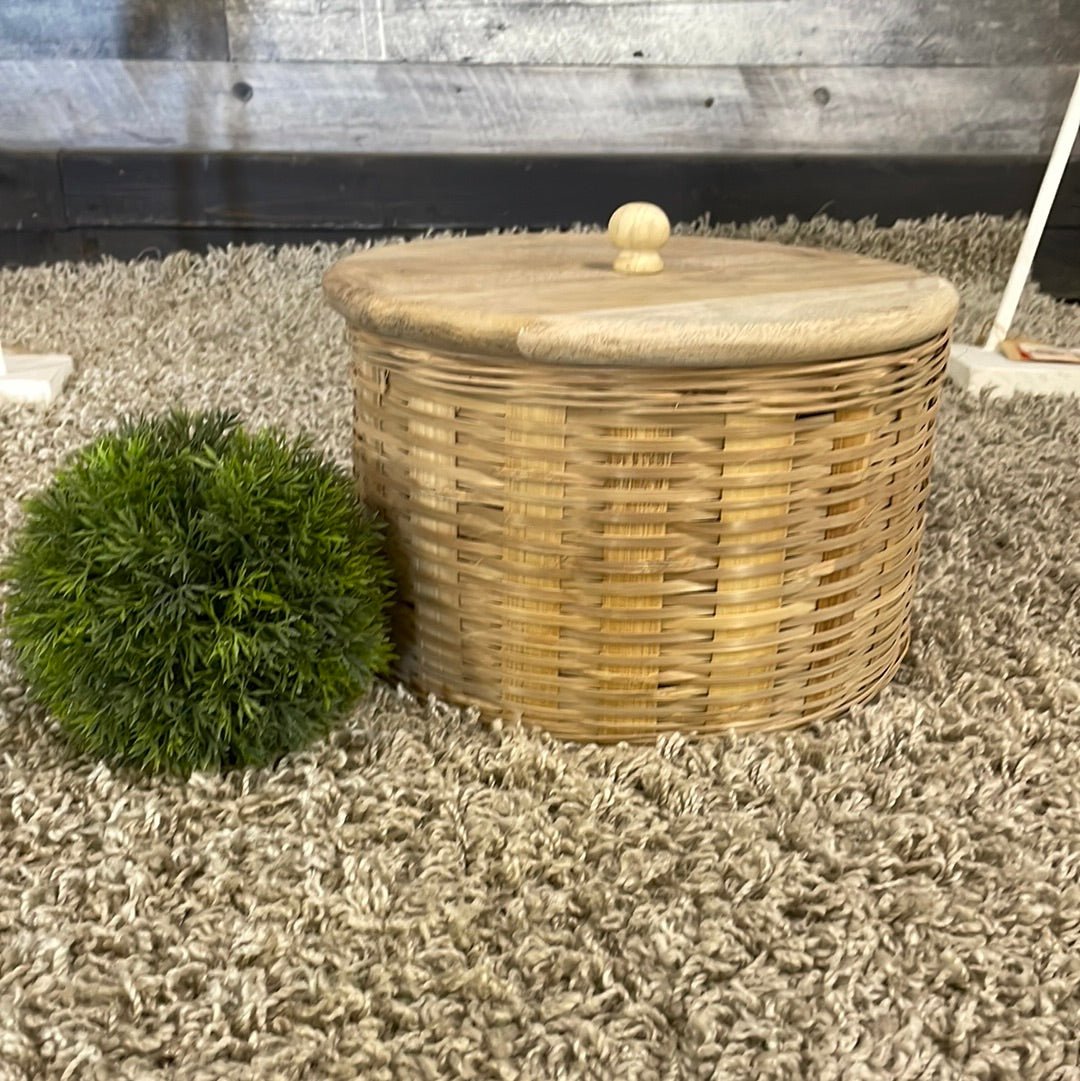 Small Rattan Basket wtih Mango Wood Lid